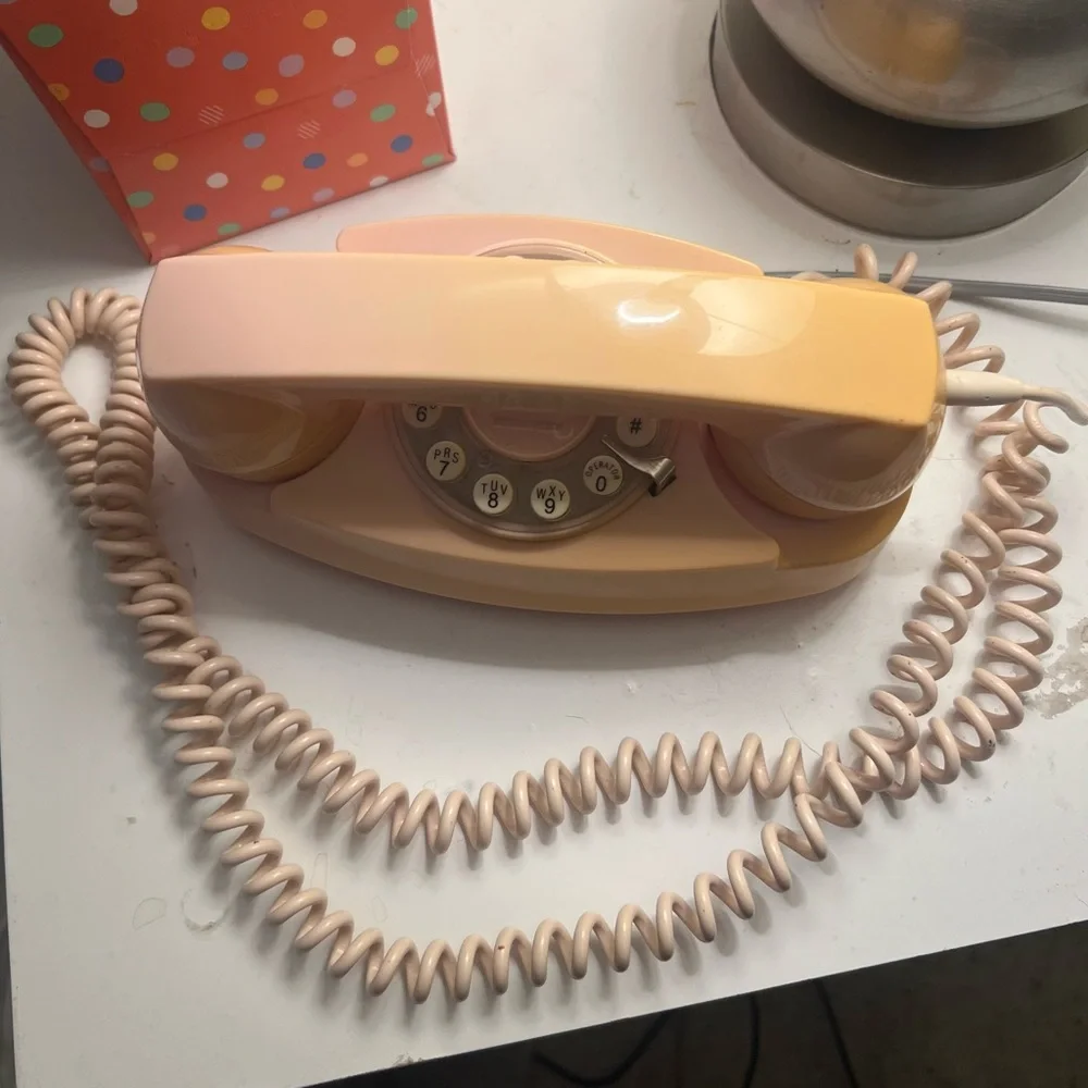Crosley Retro 2003 Pink Princess Desk Phone - Picture 3 of 5